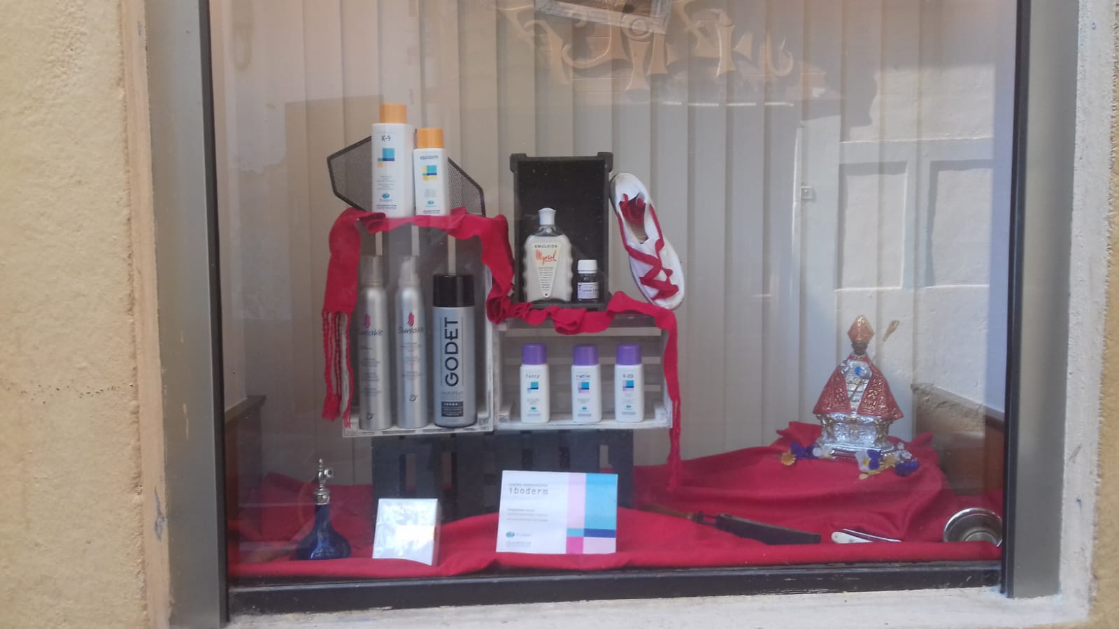 /images/ventana-festivo.jpg